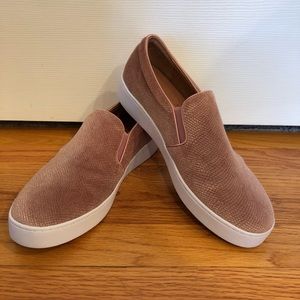 NWOB Vionic slip on sneakers